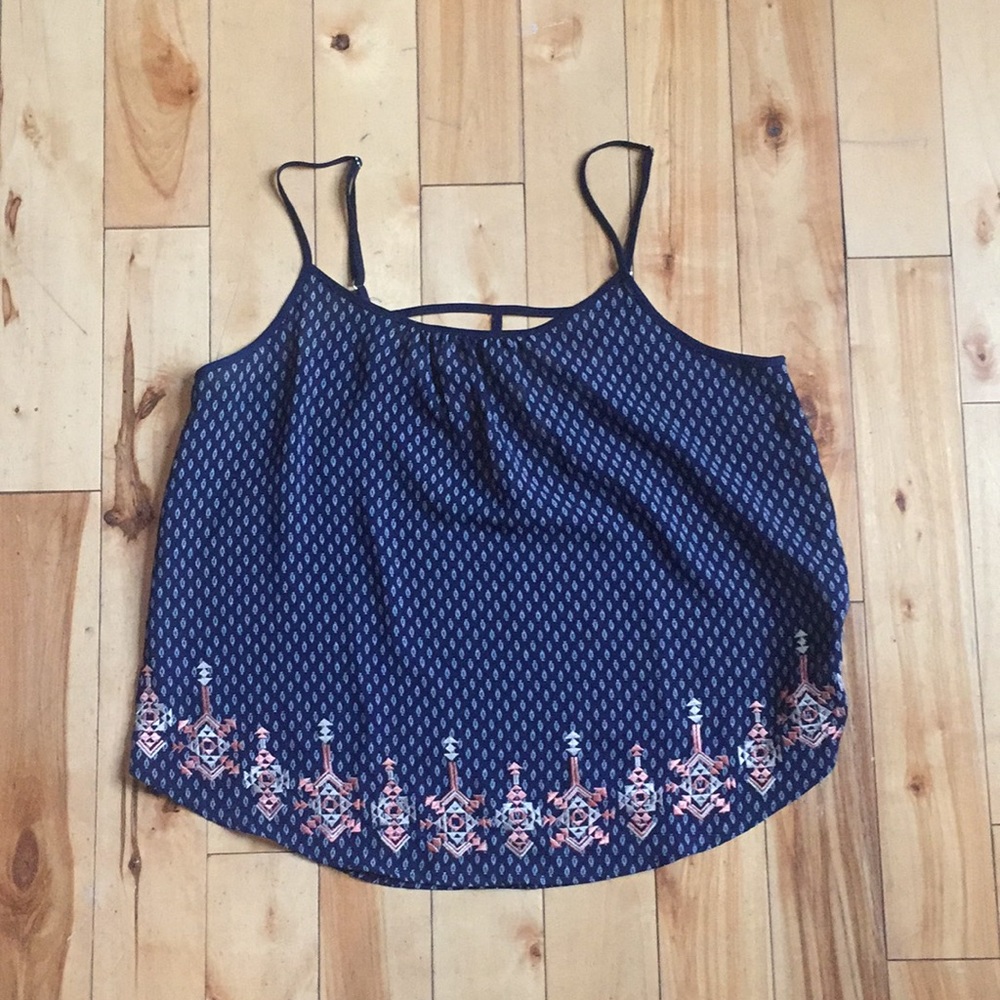 Patterned tank